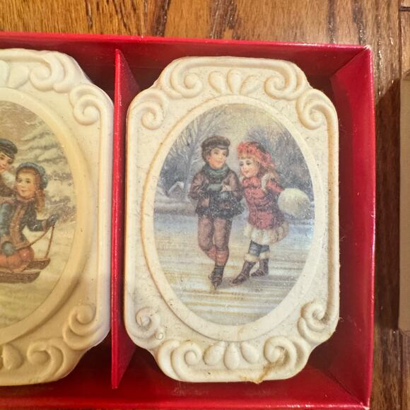 VTG Christmas Soap Set Avon Winter Frolics Scenes Victorian 1970s - Picture 3 of 11